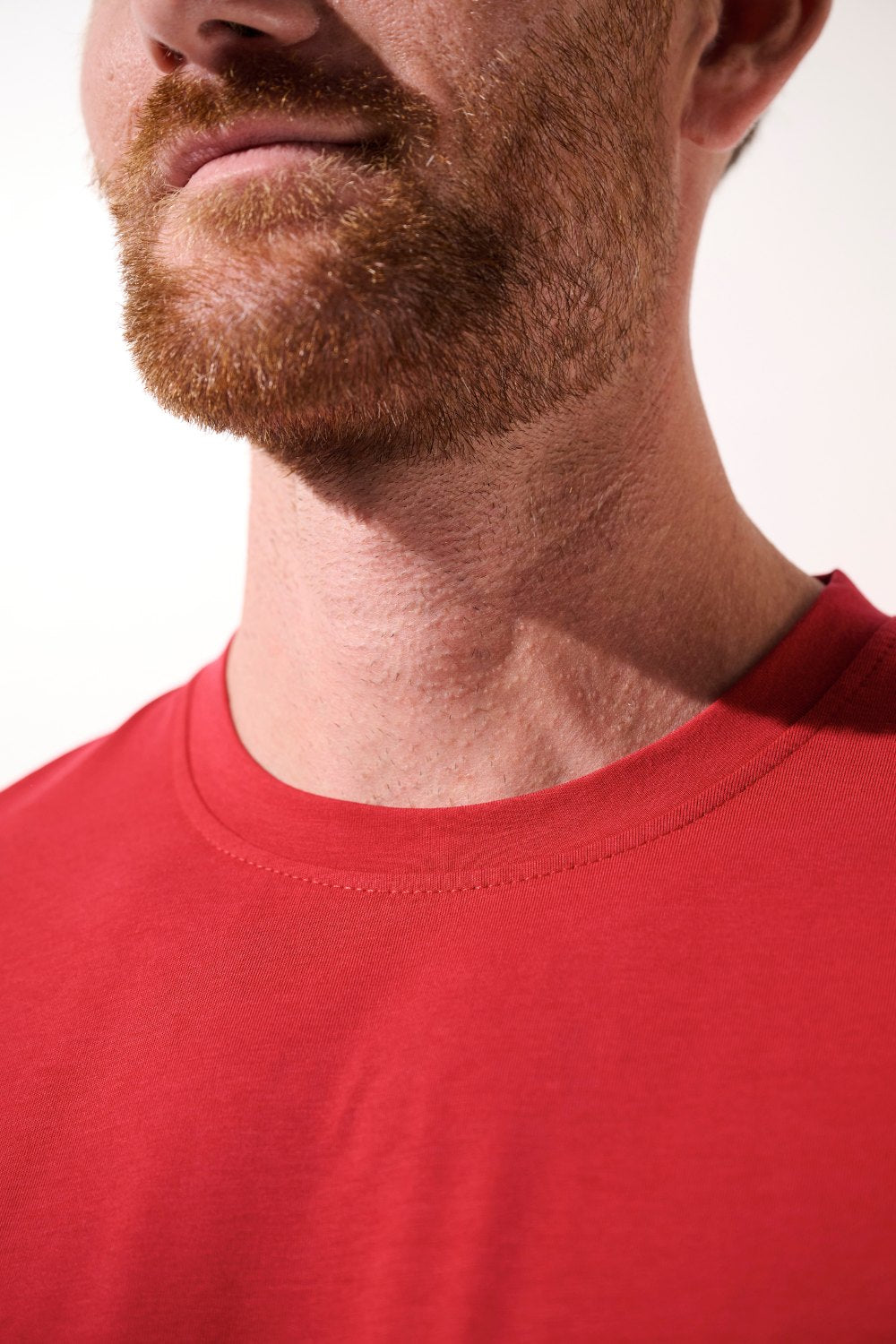 T-shirt anti-UV - Saint-Malo rouge pour homme, léger et respirant, offrant une protection solaire UPF 50+.