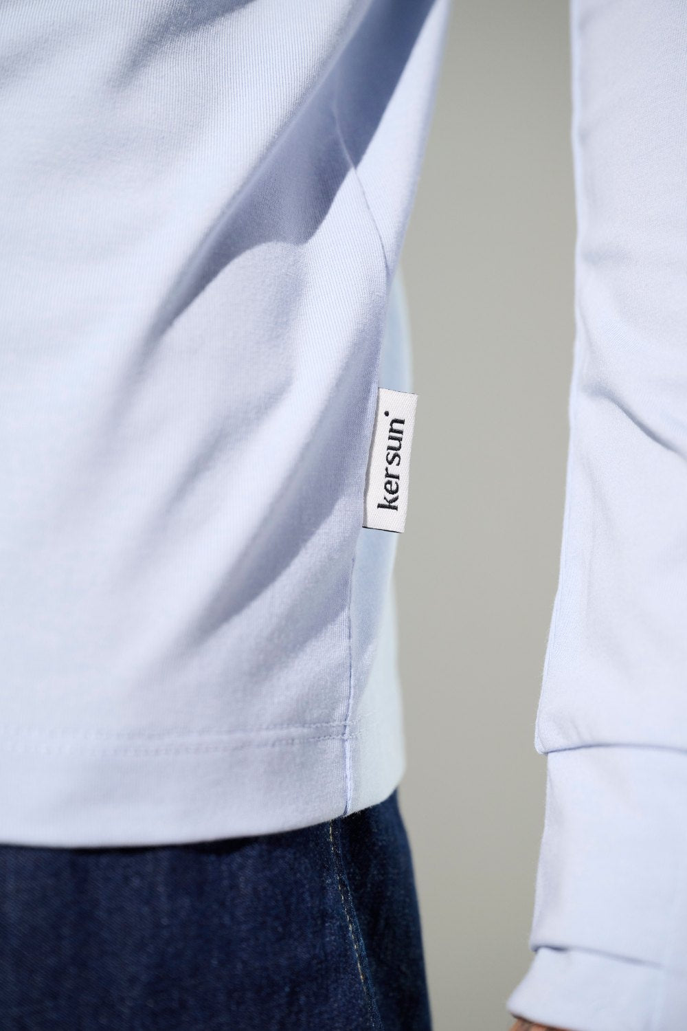 Polo anti-UV - Saint-Malo bleu clair pour homme, avec étiquette Ker Sun, léger et élégant pour protection solaire.