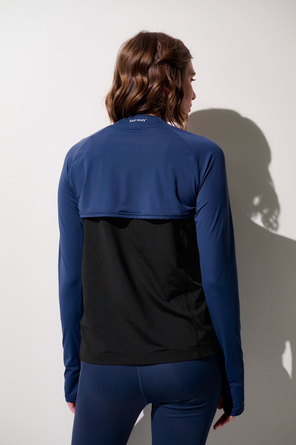 Shrug anti-UV - Sequoia pour femme, bleu marine avec manches longues, idéal pour activités sportives en extérieur.