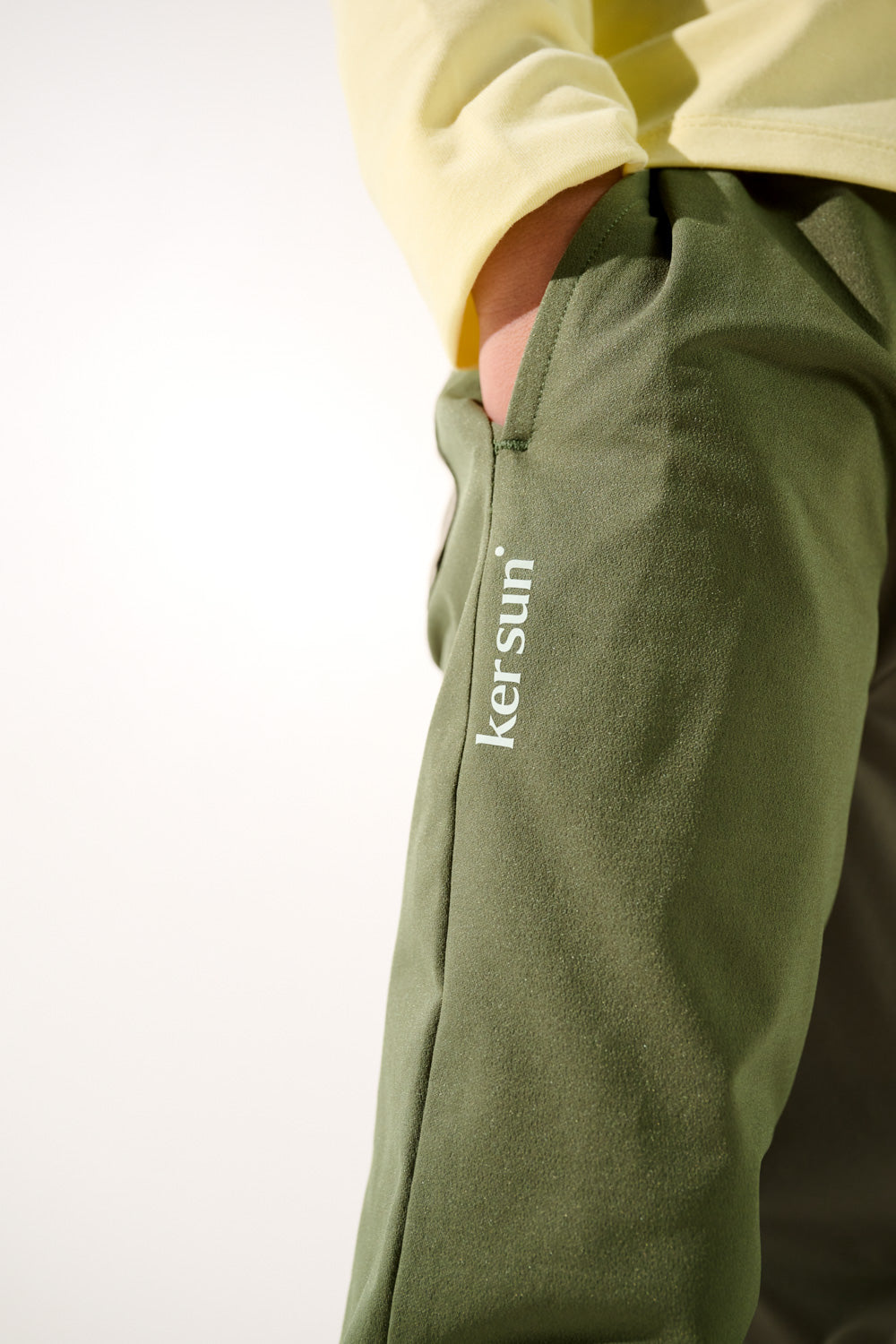 Pantalon anti-UV - Oasis en vert, léger et confortable, idéal pour enfants avec protection UPF 50+.