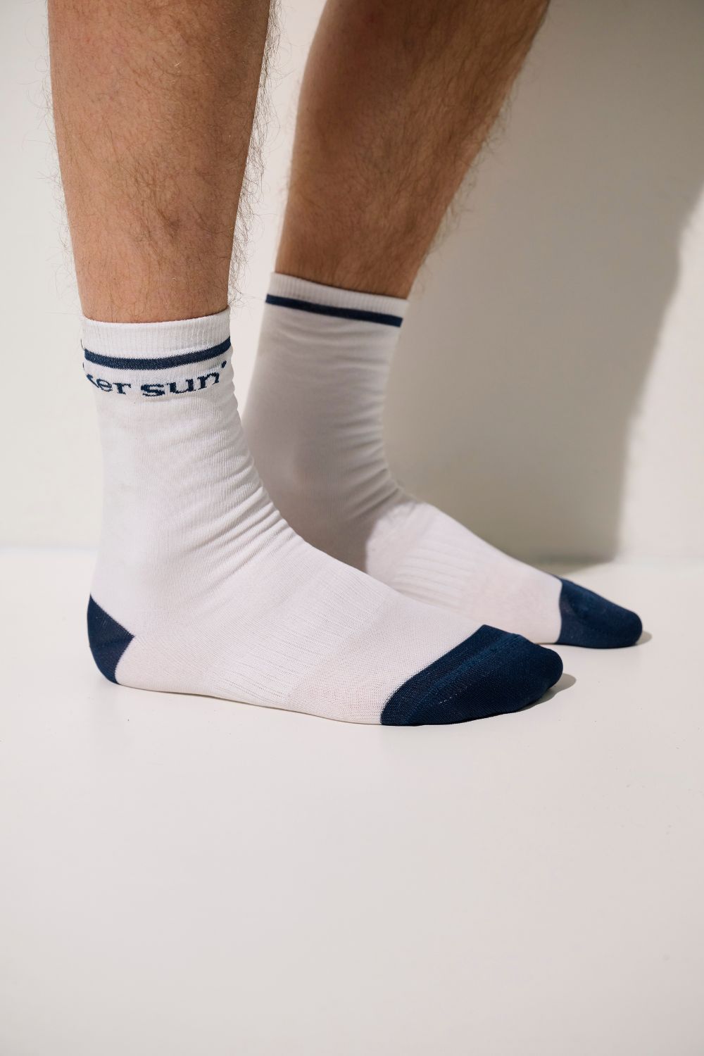 Chaussettes anti-UV Mojave blanches et bleues pour homme, légères avec protection solaire UPF 50+.