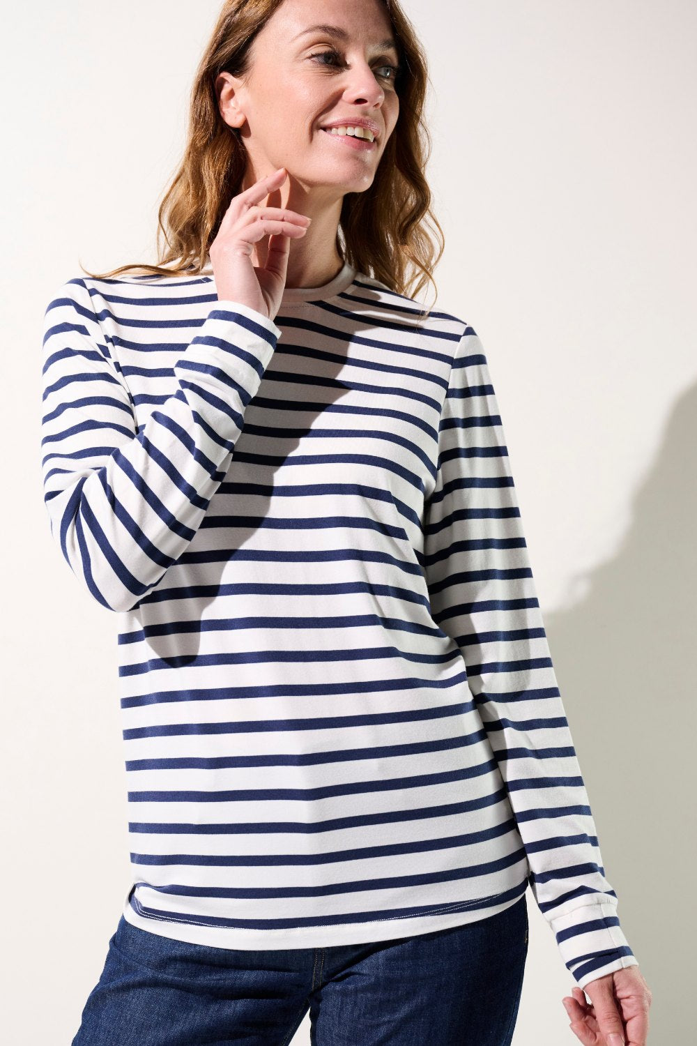 T-shirt anti-UV à rayures pour femme, léger et confortable, offrant protection solaire UPF 50+.