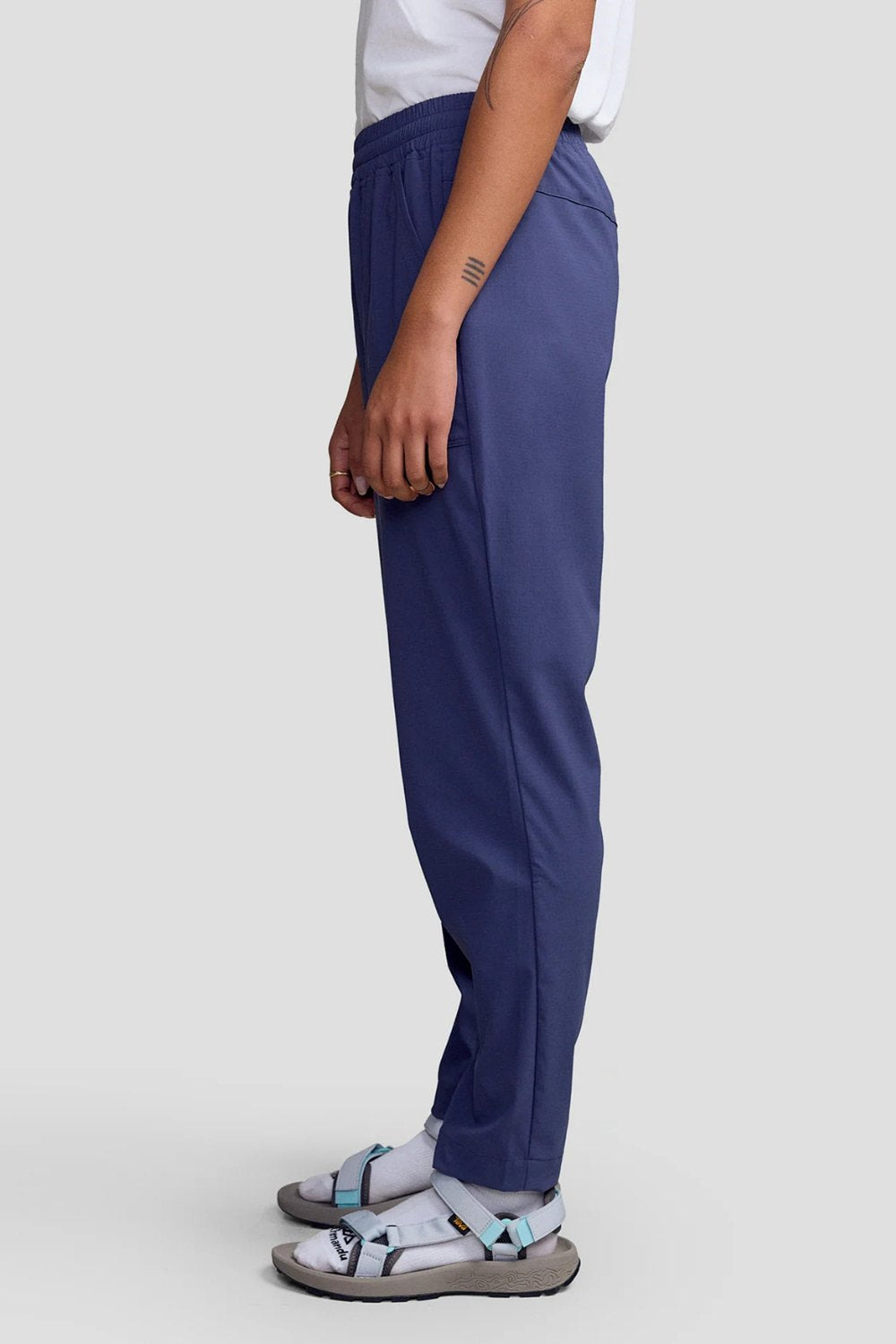 Pantalon anti-UV Miro pour homme, couleur bleue, léger et confortable, idéal pour une protection solaire quotidienne.