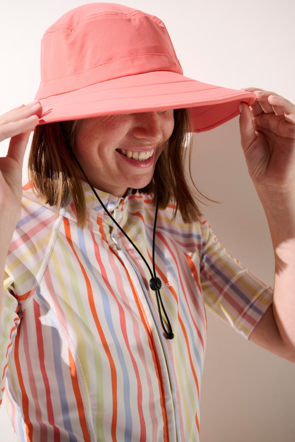Chapeau de bain anti-UV - Galápagos pour femme, léger et élégant, parfait pour la protection solaire en extérieur.