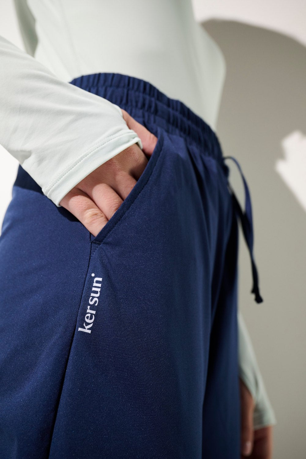 Pantalon anti-UV - Oasis bleu pour femme, léger et confortable, avec protection solaire UPF 50+ pour activités en extérieur.