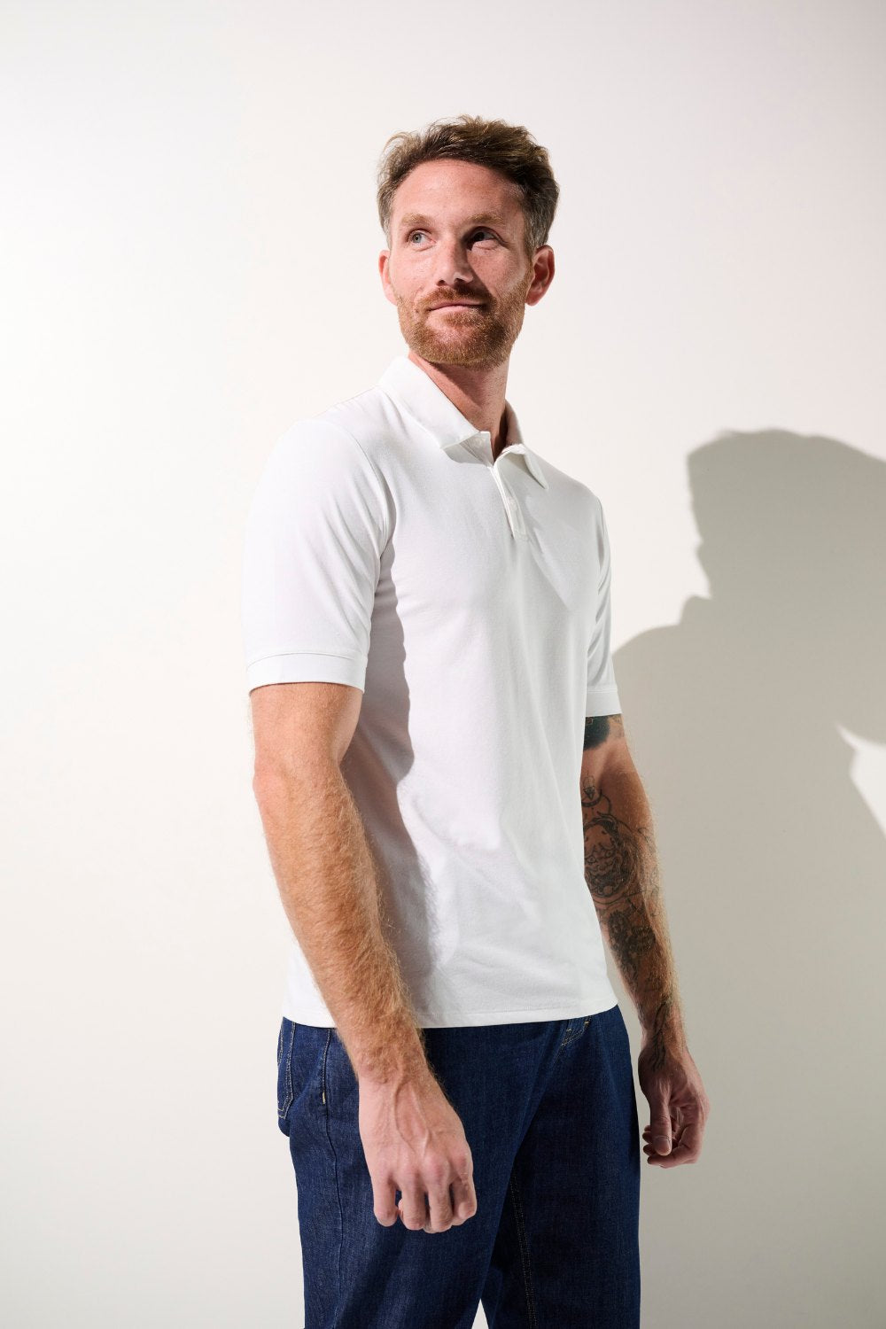 Polo anti-UV blanc Saint-Malo pour homme, élégant et léger, offrant protection solaire UPF 50+ au quotidien.