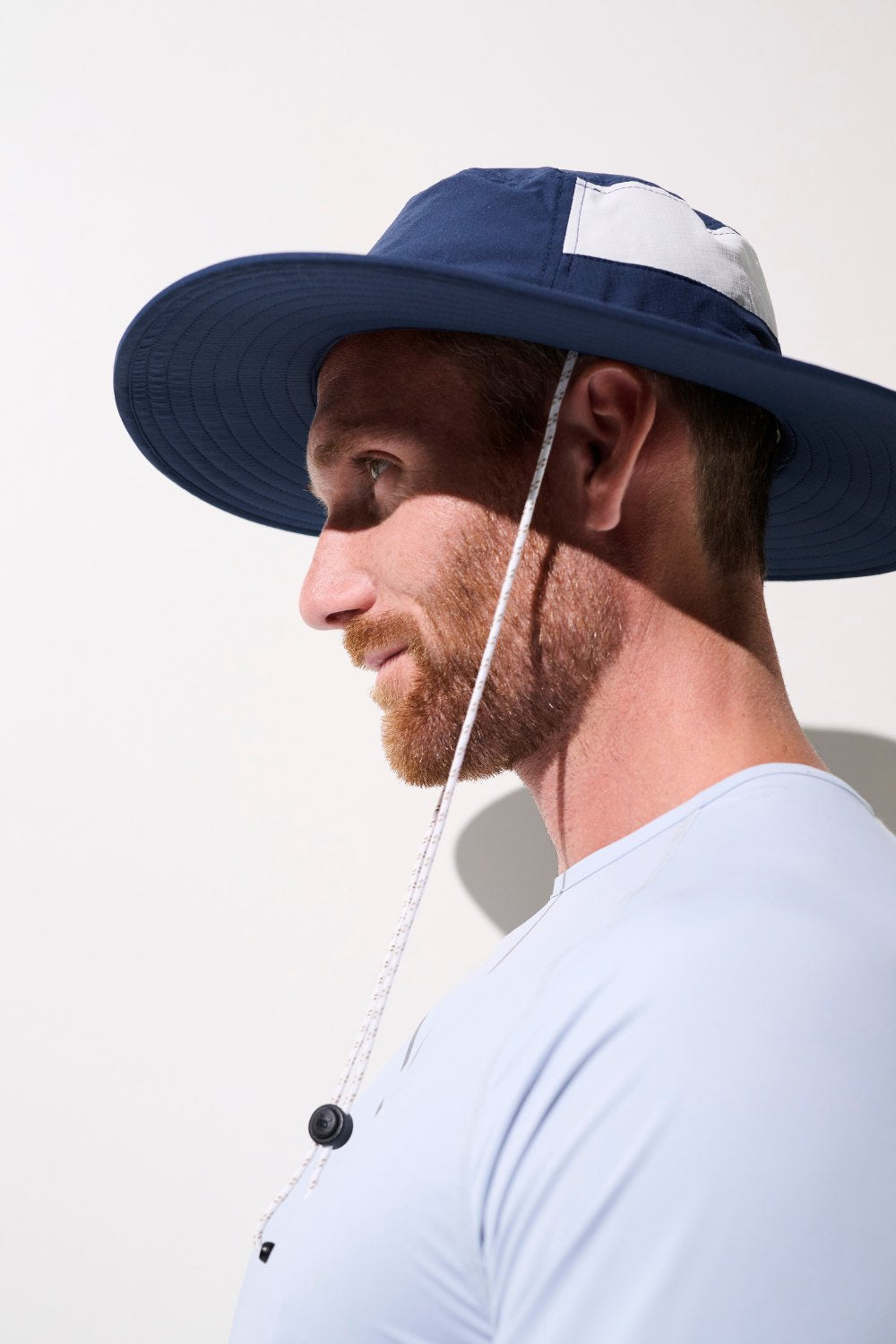 Chapeau anti-UV - Oasis, bleu pour homme, léger et respirant, parfait pour la randonnée et la protection solaire.