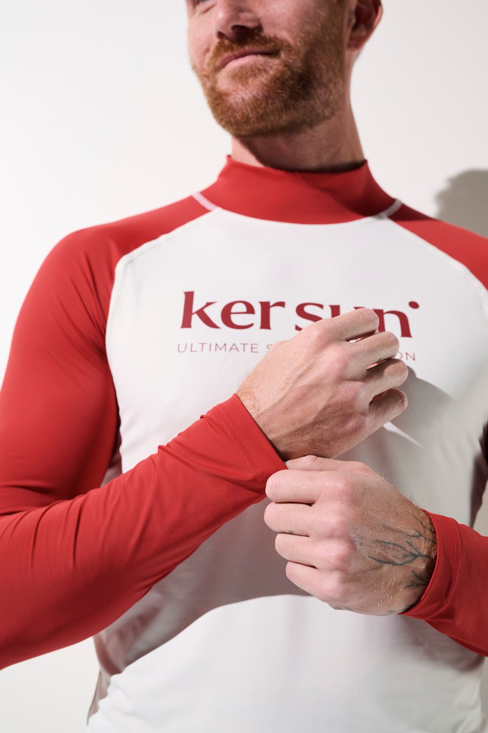 T-shirt de bain anti-UV - Malibu pour homme, manches longues, rouge et blanc, protection solaire UPF 50+ pour activités aquatiques.