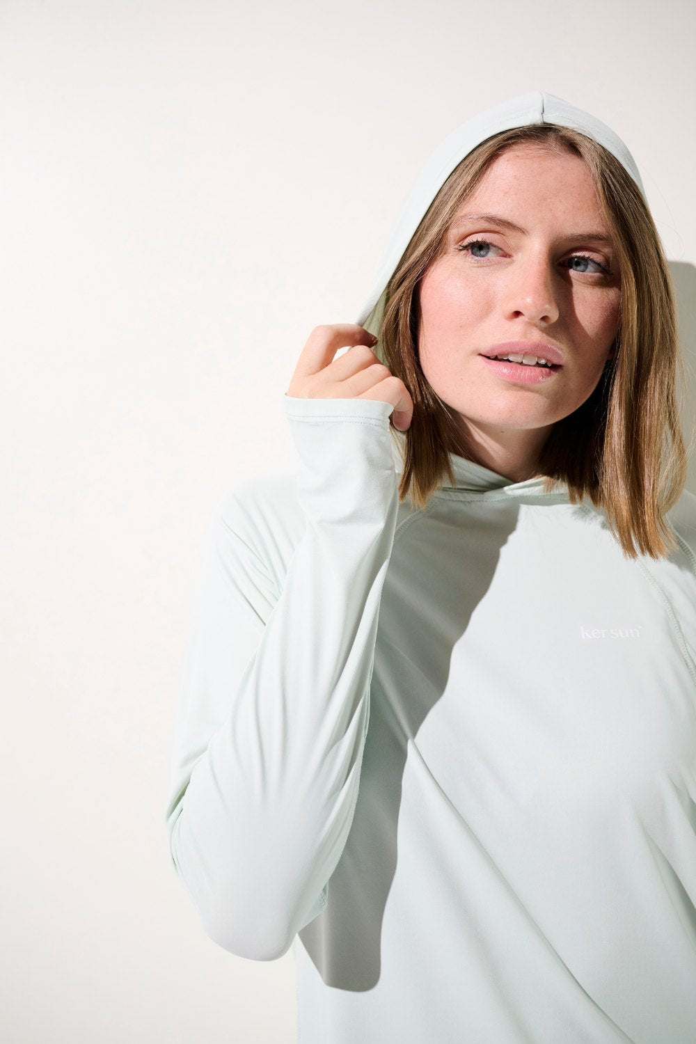 T-shirt anti-UV à capuche - Oasis, femme en haut léger UPF 50+, idéal pour activités en extérieur.