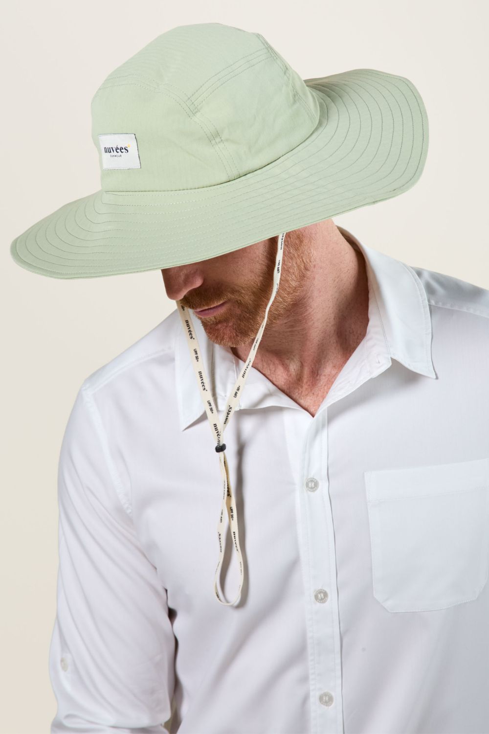 Chapeau anti-UV vert Herbe Fraîche, idéal pour la protection solaire lors des journées ensoleillées.