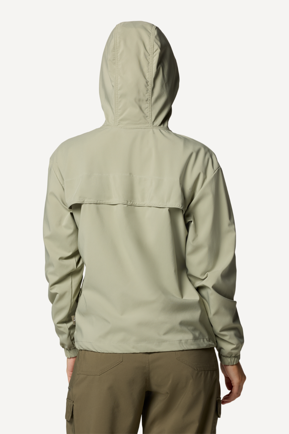 Veste anti-UV légère UPF 50+ pour femme, couleur vert clair, idéale pour les aventures en plein air.