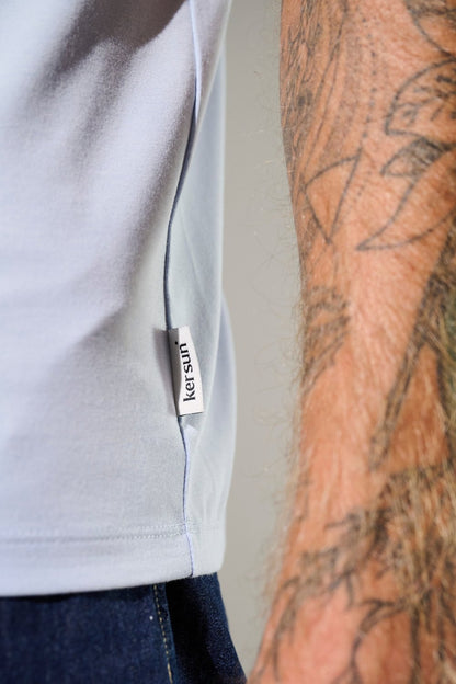 T-shirt anti-UV - Saint-Malo, léger et respirant avec étiquette Ker Sun, idéal pour la protection solaire.