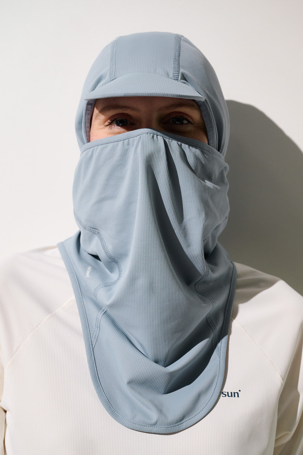 Cagoule visière anti-UV - Ventoux en bleu, protection solaire UPF 50+ pour femme, idéale pour activités en extérieur.