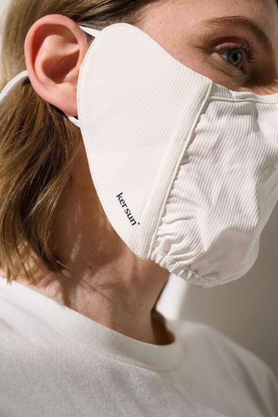 Masque anti-UV - Mojave blanc pour femme, confortable et respirant, conçu par Ker Sun pour protection solaire.