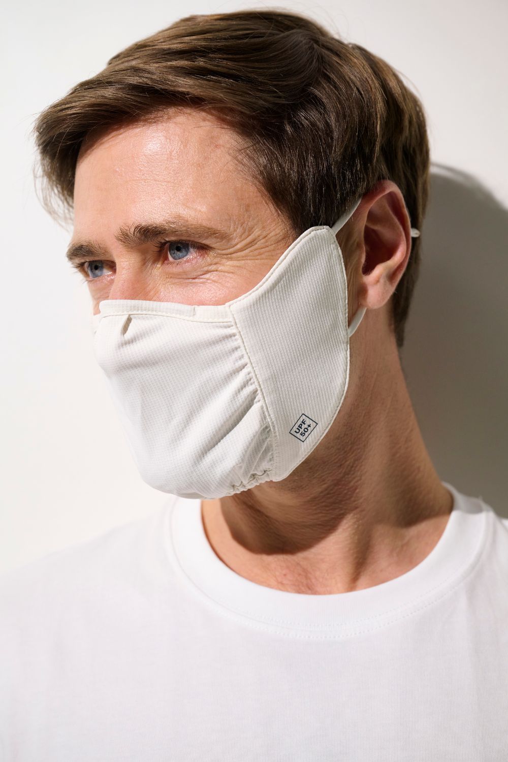 Masque anti-UV - Mojave, homme portant un masque respirant UPF 50+ pour protection solaire quotidienne.