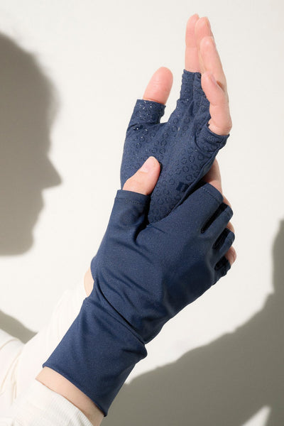 Mitaines anti-UV bleues pour femme, offrant protection solaire UPF50+, idéales pour activités aquatiques.