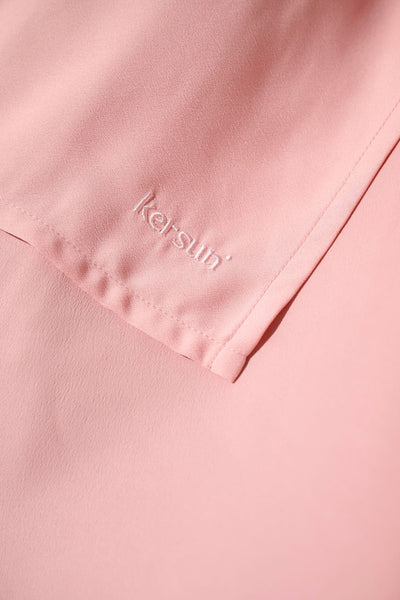 Étole anti-UV - Positano de Ker Sun, tissu léger rose, offrant une protection solaire douce et élégante.