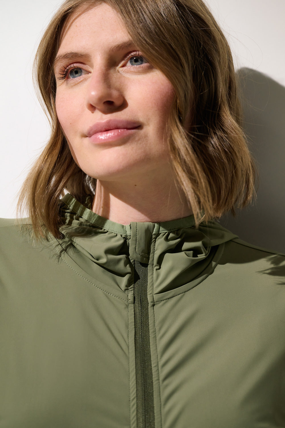 Veste anti-UV - Oasis verte pour femme, légère et respirante, idéale pour les activités en extérieur avec protection UPF 50+.