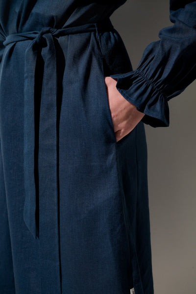 Robe anti-UV - Sylt en lin bleu marine, élégante avec poches, offrant protection solaire et confort.