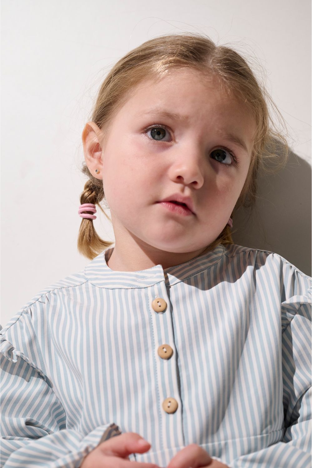 Blouse anti-UV - Sylt rayée pour enfant, légère et élégante, idéale pour une protection solaire quotidienne.