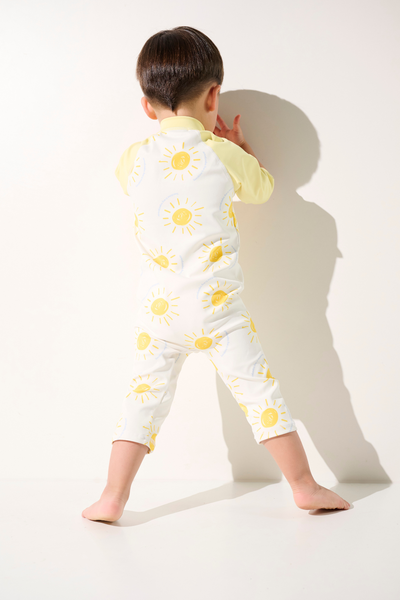 Combinaison de bain anti-UV - Pacific pour enfant, manches longues, UPF 50+, avec motif soleil, idéale pour la plage.
