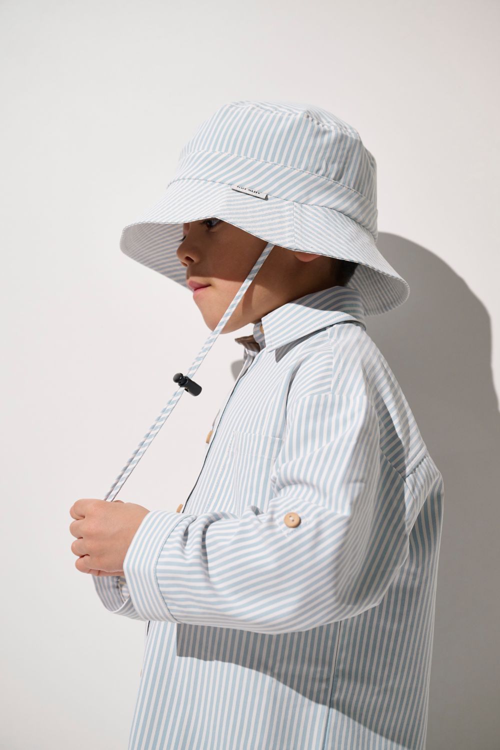 Bob anti-UV - Sylt pour garçon, léger et pliable, offrant une protection solaire UPF 50+ en rayures bleues.