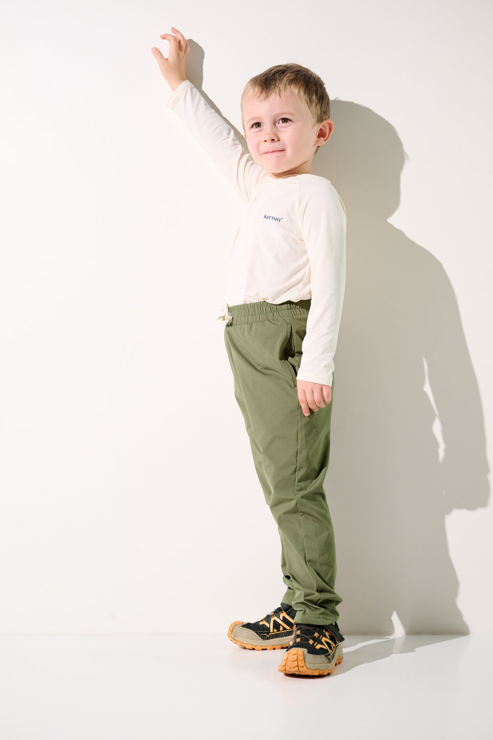 Pantalon anti-UV - Oasis vert pour garçon, léger et confortable, offrant une protection solaire UPF 50+.