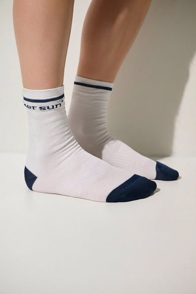 Chaussettes anti-UV Mojave blanches et bleues UPF 50+, confortables pour hommes, idéales pour les activités quotidiennes.