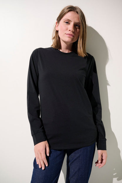 T-shirt anti-UV noir pour femme, léger et confortable, idéal pour une protection solaire quotidienne UPF 50+.