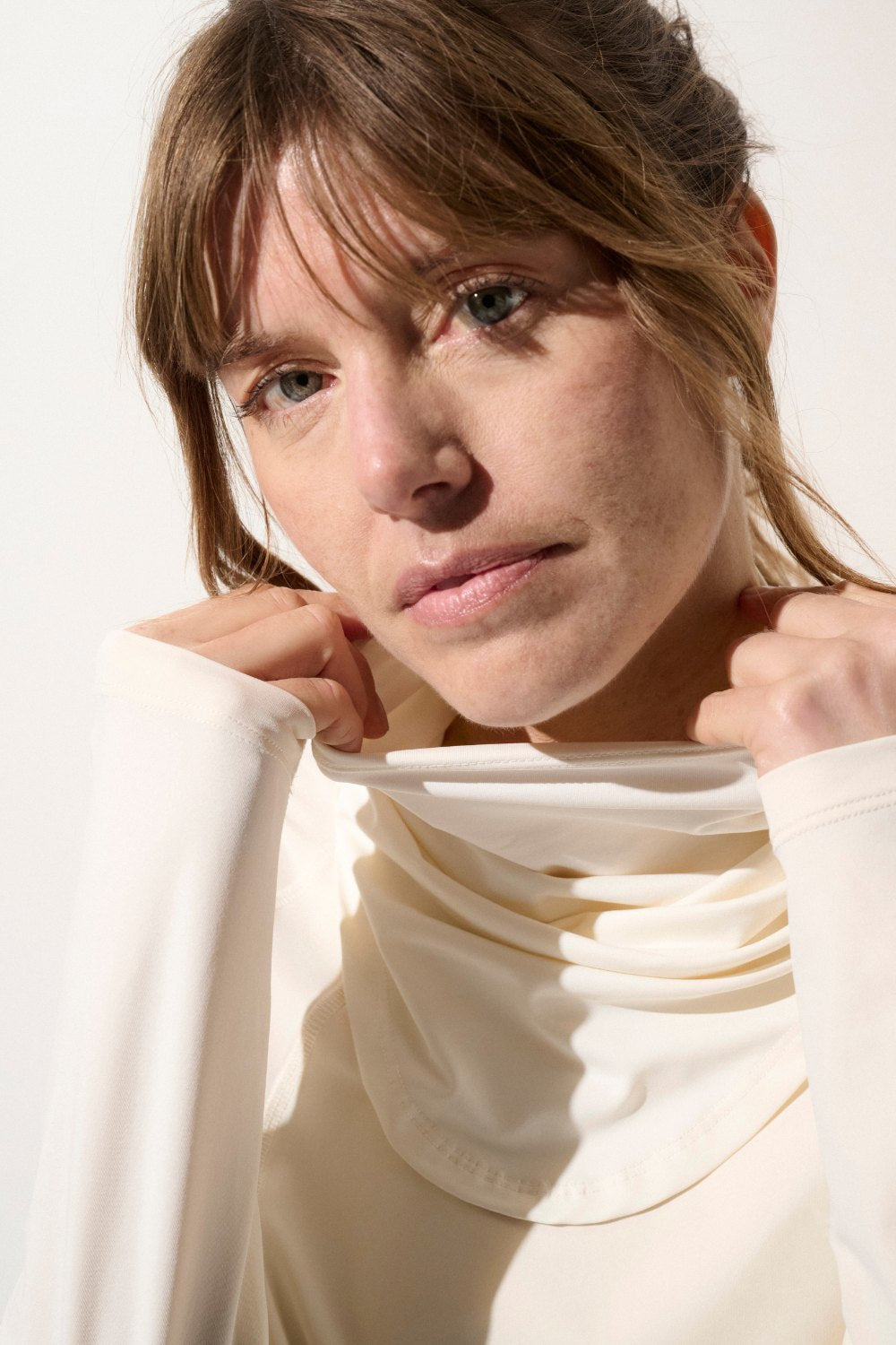 Tour de cou pour femme UPF 50+, tissu léger et respirant pour une protection solaire quotidienne.