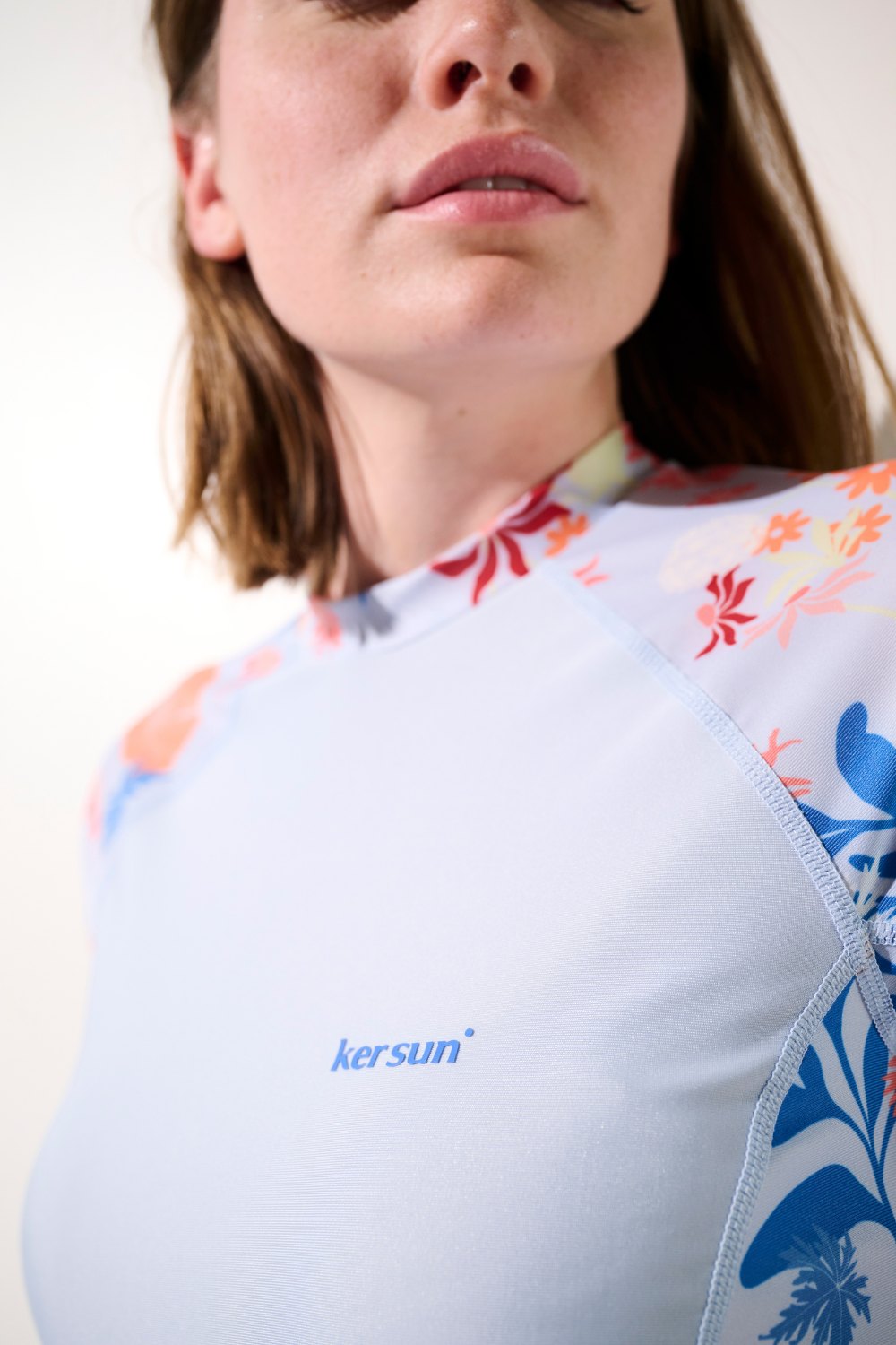T-shirt de bain anti-UV Moorea pour femme, léger et élégant, avec motifs floraux. Protection solaire UPF 50+.