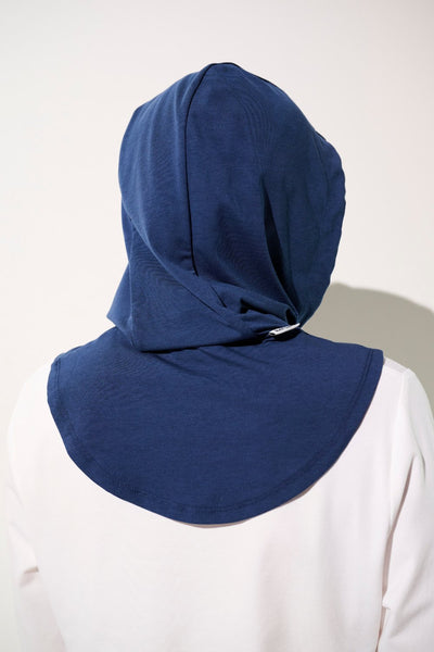 Capuche anti-UV Mojave bleu marine pour femme, légère et respirante, offrant une protection solaire UPF 50+.