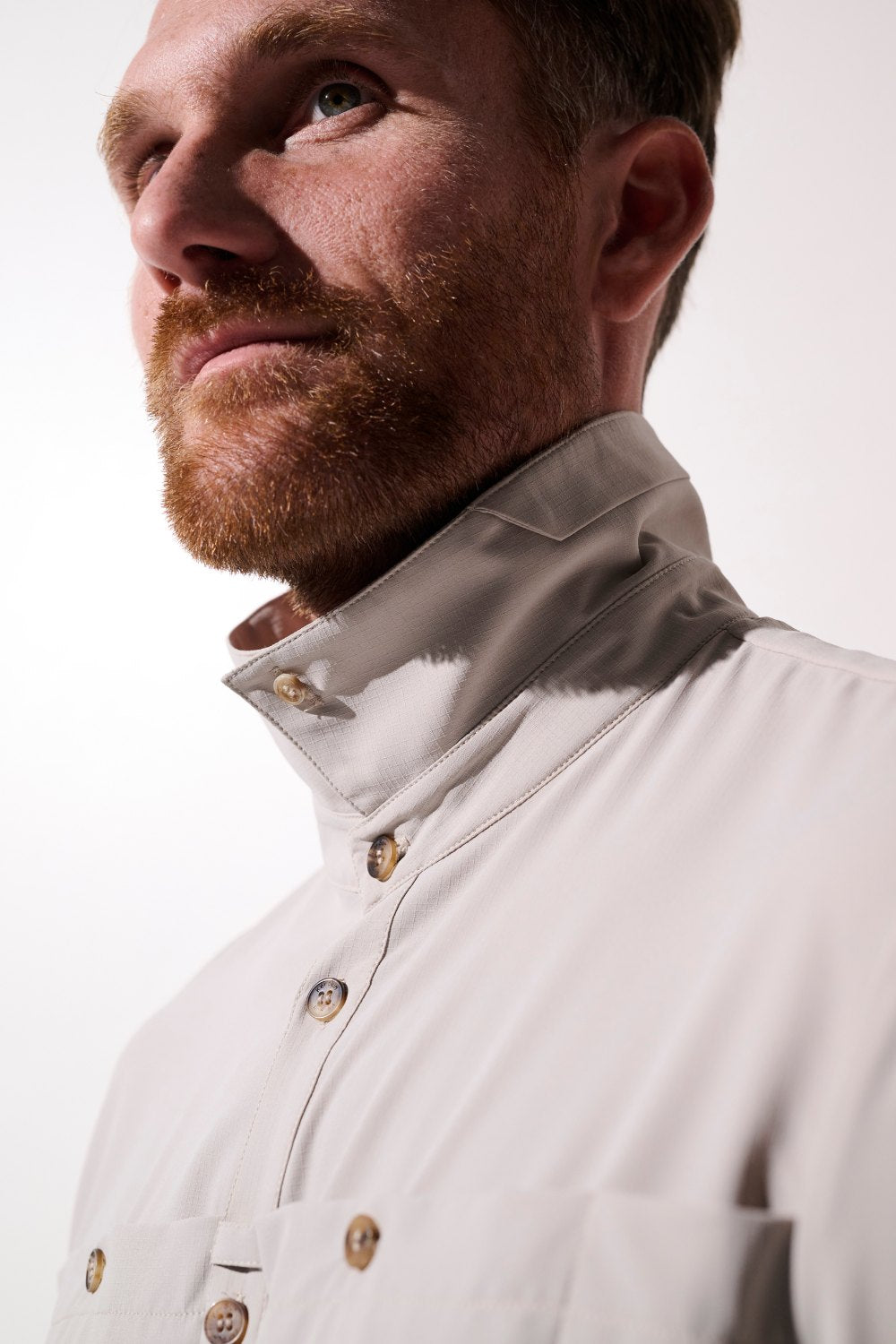 Chemise anti-UV - Sequoia beige pour homme, légère et élégante, offrant une protection solaire UPF 50+.