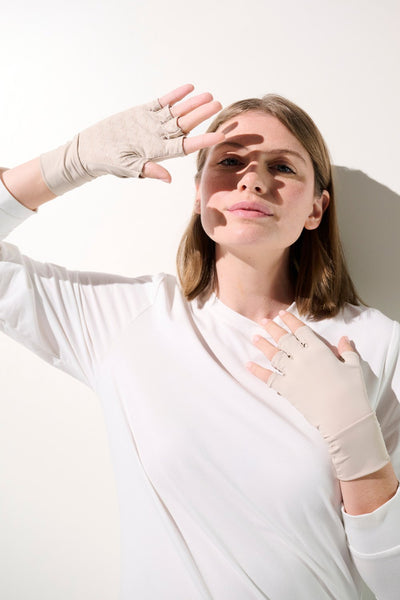Mitaines anti-UV femme, coloris beige, pour protéger efficacement vos mains du soleil au quotidien.