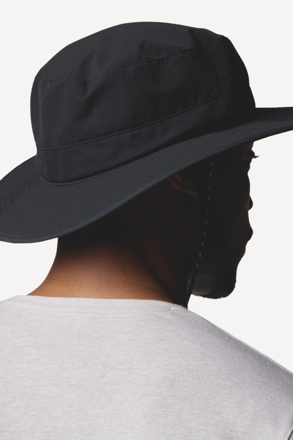 Chapeau anti-UV Columbia noir avec protection solaire UPF 50+, idéal pour homme sous le soleil ou la pluie.