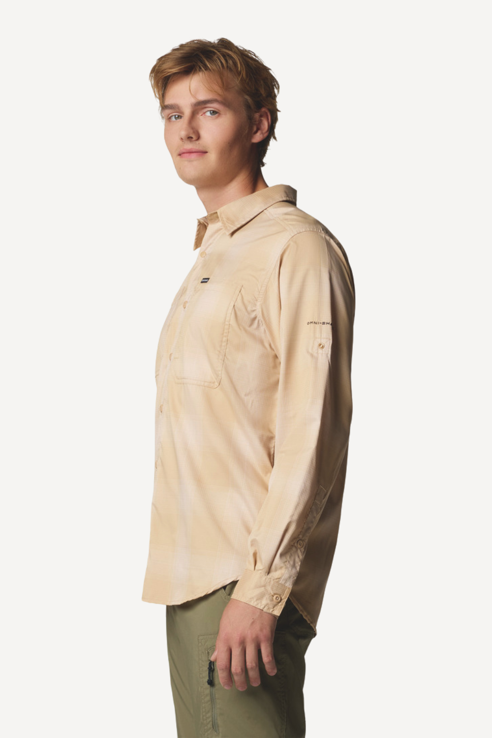 Chemise anti-UV beige pour homme Columbia, légère et UPF50+, idéale pour la protection solaire outdoor.