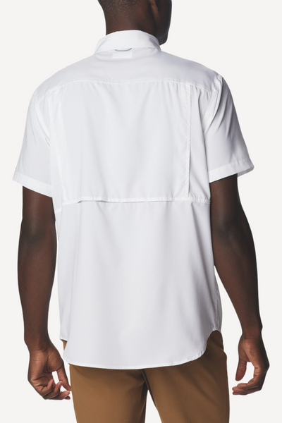 Chemise anti-UV blanche pour homme, légère et respirante, certifiée UPF50+, idéale pour la protection solaire.