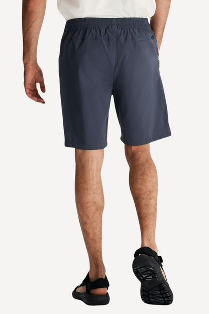 Short anti-UV pour homme, coupe confortable, coloris bleu marine, idéal pour activités en plein air.