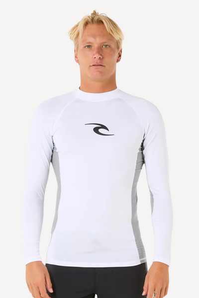 T-shirt de bain anti-UV blanc pour homme, manches longues, UPF 50+, idéal pour la plage et les sports aquatiques.