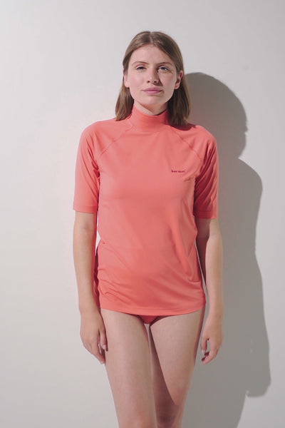 T-shirt de bain anti-UV - Malibu pour femme, couleur corail, léger et UPF 50+ pour protection solaire.