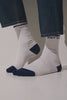 Chaussettes anti-UV Mojave blanches et bleues UPF 50+ pour homme, légères et confortables au quotidien.