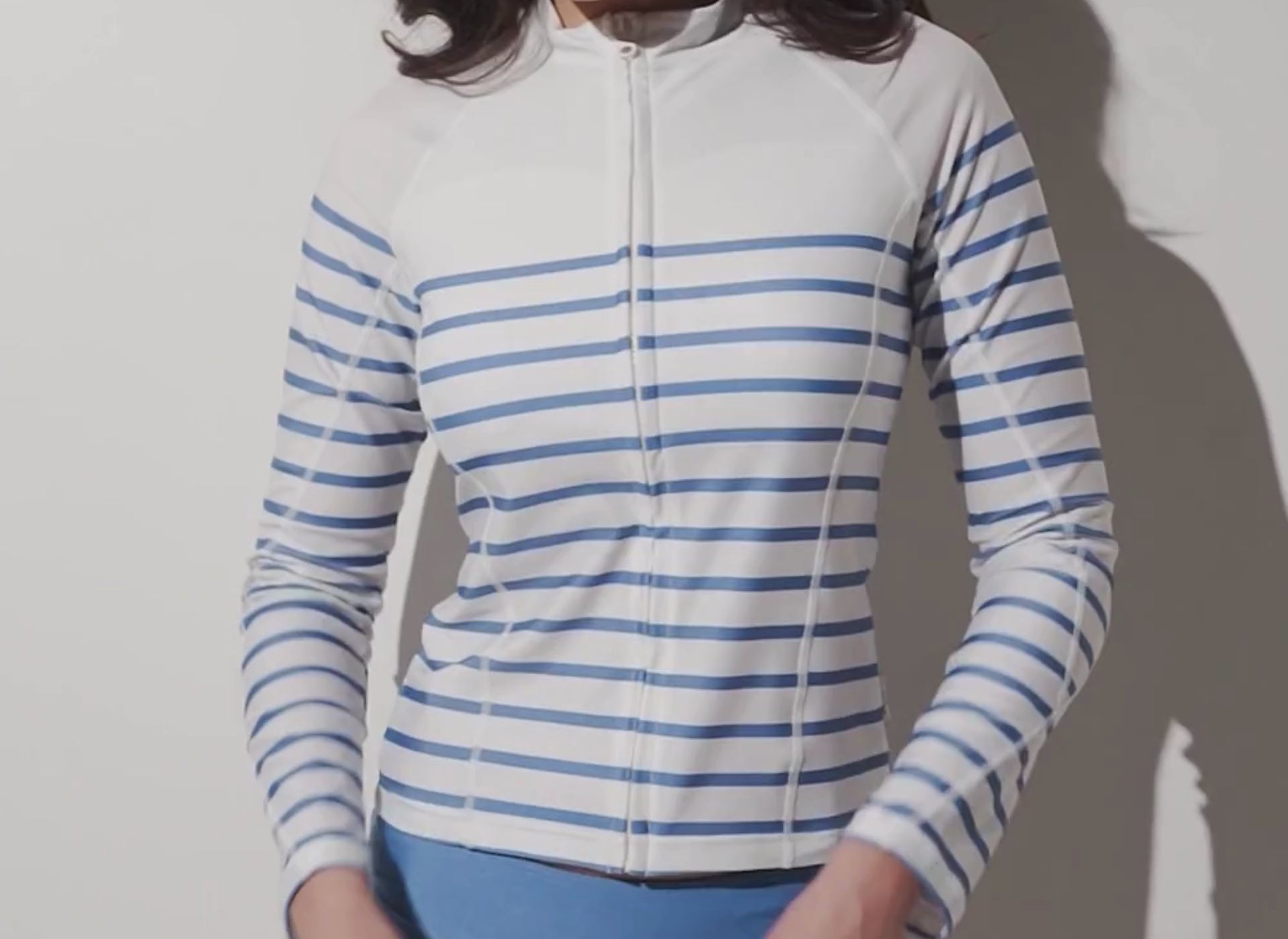 Video laden: Vêtements anti-UV femme certifiés UPF 50+ pour une excellente protection solaire