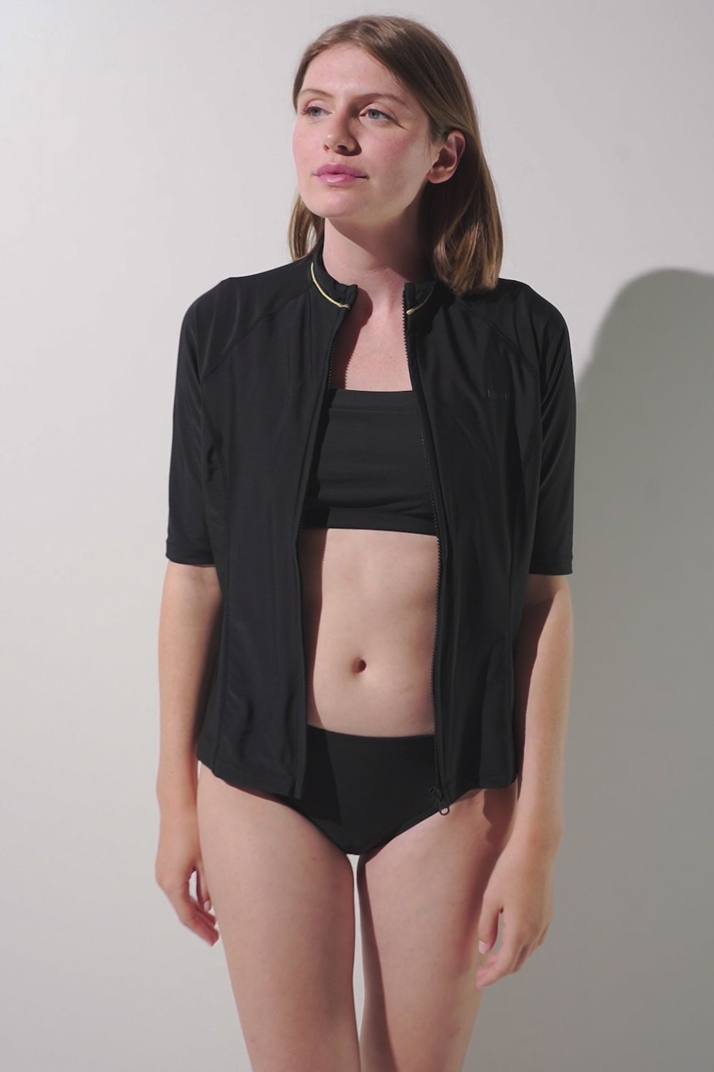 Veste de bain anti-UV - Malta, noire, légère et respirante, parfaite pour la baignade, UPF 50+, femme.