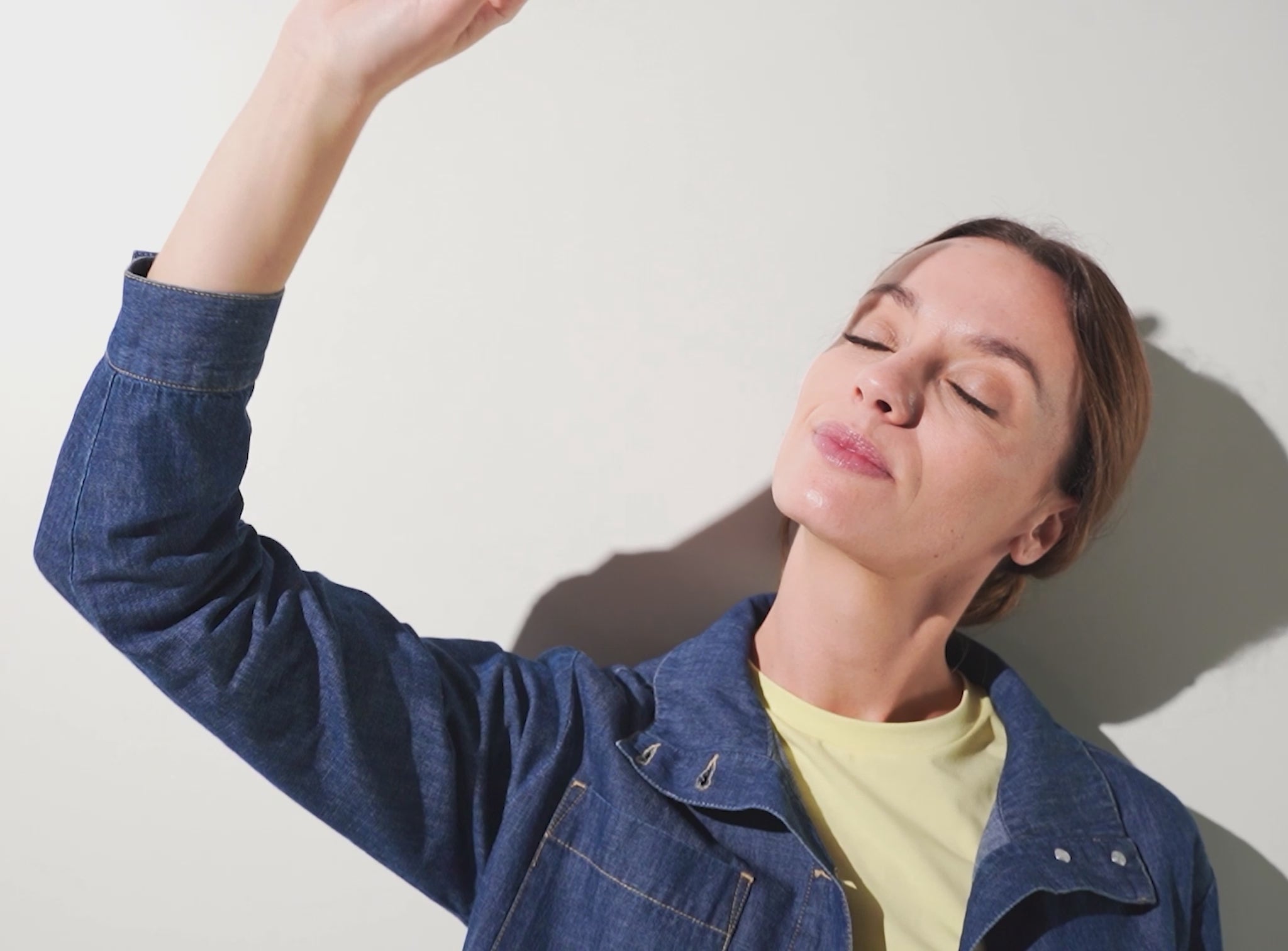 Video laden: UV-Schutzkleidung für Damen, zertifiziert mit UPF 50+ für ausgezeichneten Sonnenschutz